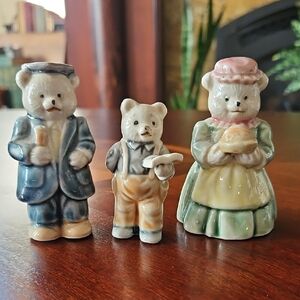 Adorable Ceramic/Porcelain Bear Figurine Family